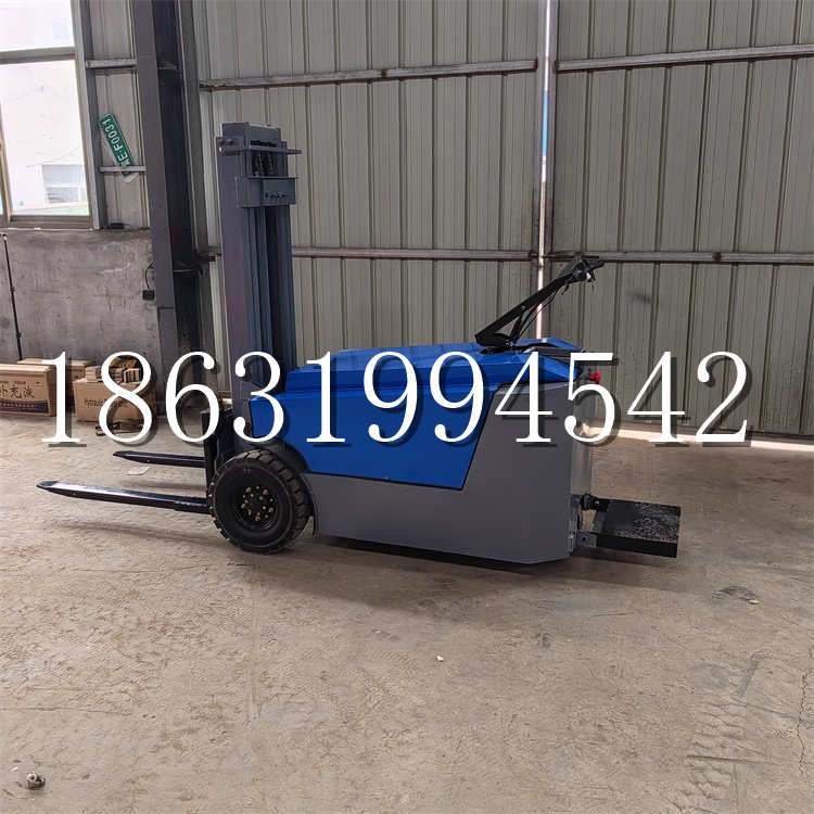 泰来县全电动叉车插腿式堆高车液压装卸车1.5吨升高小型站驾式铲车